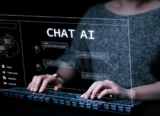 Katere so prednosti in slabosti ChatGPT? Woman using a computer chatting with an intelligent artificial intelligence asks for the answers he wants. A.I. Chat with AI or Artificial Intelligence technology. Smart assistant, AI to help work,