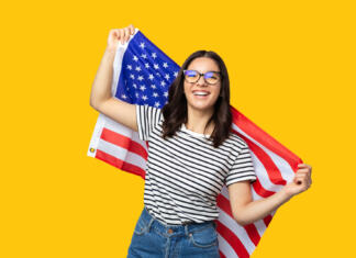 Sejem ameriških šol se vrača po štirih letih in vabi študente Sejem ameriških šol, kjer lahko študenti izvejo več o študiranju na ameriških fakultetah, štipendiranju in življenju v ZDA