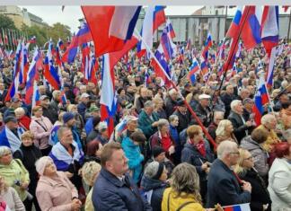 Slovenija dobiva novo politično stranko! Kaj vemo o njej Shod upokojencev, ki je potekal na Trgu Republike
