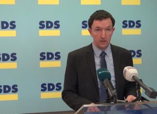 Študenti v dvomih, z ušesi zastrigli tudi pri SDS Tomaž Lisec s poslanskim vprašanjem o študentskih bonih