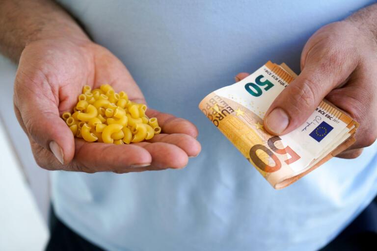 Obljube študentom splavale po vodi: Kaj se dogaja?