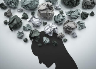 Kaj, če imam samomorilne misli? Obstajata upanje in pomoč, v tem nismo sami Concept image of anxiety and negative emotion. Waste paper and head silhouette.