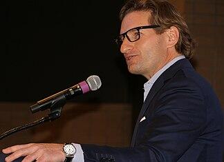 Demokrat, ki se sooča z Bidenovo zapuščino − Dean Phillips Dean Phillips