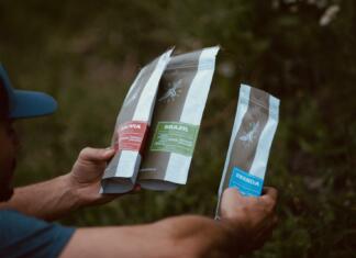 Coffetime.si – prva istrska mikropražarna Roka drži kave