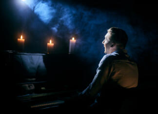 Matej Lebič z novo skladbo obeležuje drugo leto svoje ustvarjalne poti Matej Lebič za klavirjem