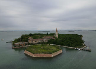 Poveglia: Otok groze pri naših sosedih Otok Poveglia na katerem straši