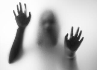 Ibsenovi Strahovi: Velika polomija, ki nas še vedno straši Strahovi Henrika Ibsena danes velja za klasiko, nekoč ni bilo tako