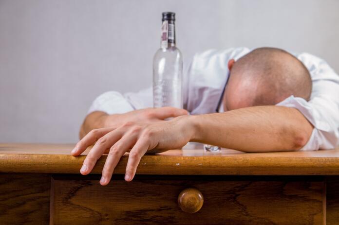 Znanstveniki razvijajo zdravilo za alkoholizem