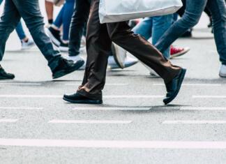 Če prehodiš toliko korakov, se izogneš smrti pedestrian, feet, steps