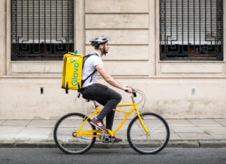 Glovo po prvem letu delovanja programa Zaveze dostavljavcem v Sloveniji pripravlja nove ugodnosti pledge