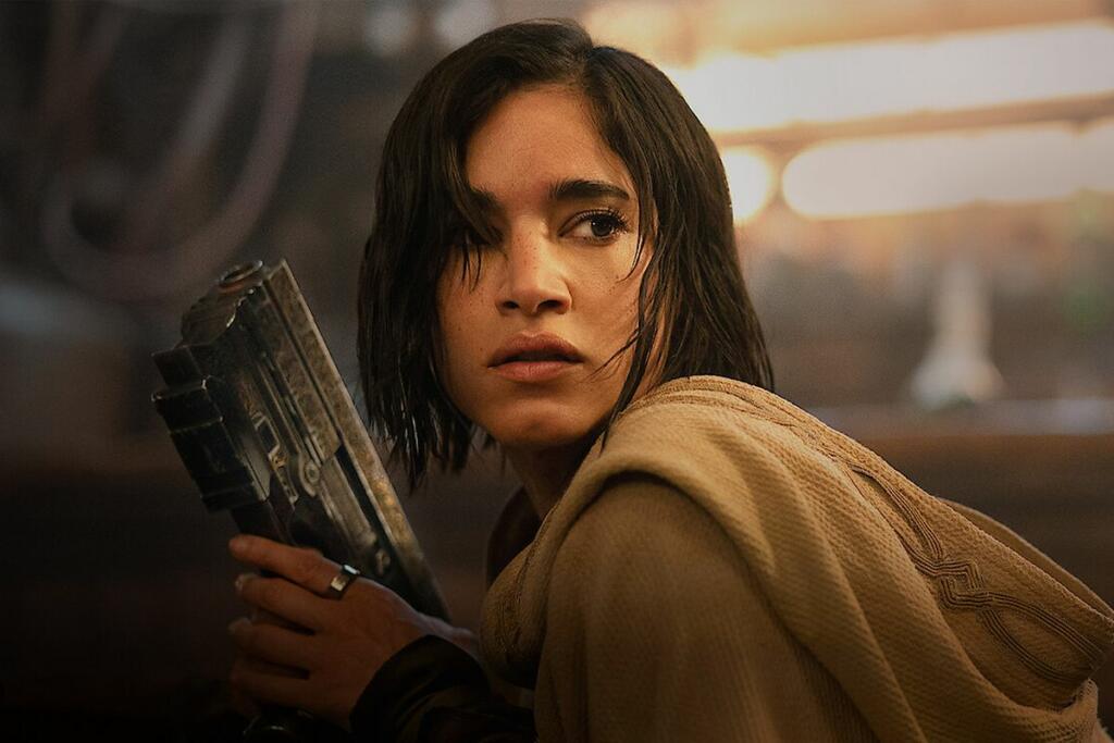 Sofia Boutella kot Kora v filmu Rebel Moon