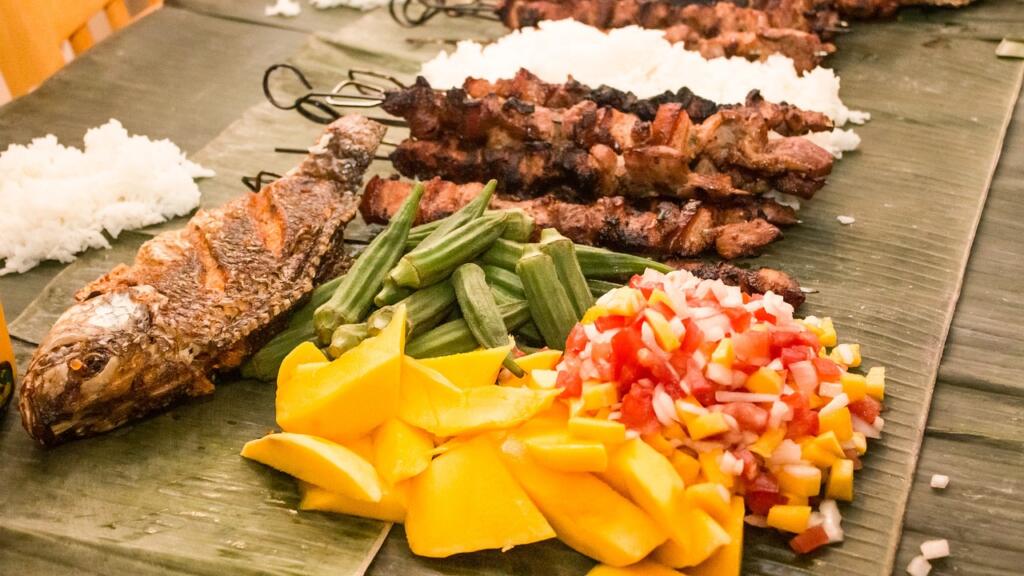 boodle fight, grilled, food