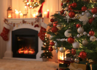 Študent priporoča: najbolj praznične knjige založbe Morfem Festive living room interior with Christmas tree near fireplace