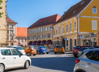 Konec brezplačnih parkirišč za študente v Mariboru? Maribor, Slovenia - August 09, 2019: Street view in historical center of Maribor, Lower Styria, Slovenia