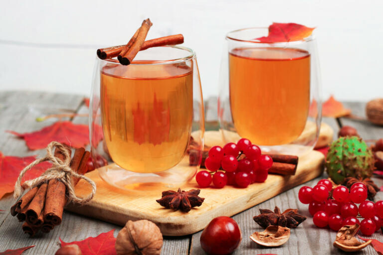 Recept za kuhano rosé vino! Trendi pijača za praznični čas (VIDEO)