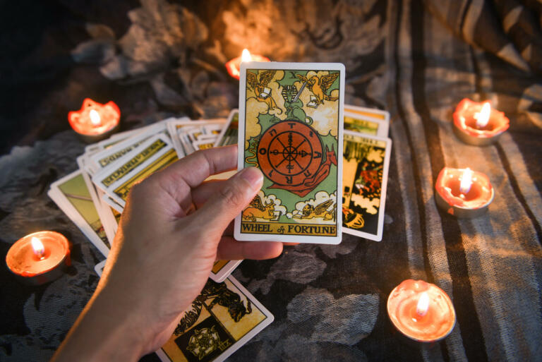 Tarot: Vedeževanje, karte in zgodovina