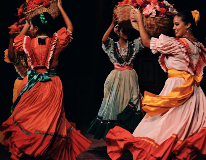 dekleta plešejo flamenko