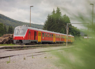 Kje so vlaki najbolj točni? Slovenija razočarala Največ zamud z vlaki je v Sloveniji