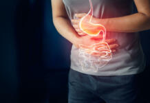 Bolečina v trebuhu: to so najpogostejši razlogi za boleč trebuh Woman touching stomach painful suffering from stomachache causes of menstruation period, gastric ulcer, appendicitis or gastrointestinal system disease. Healthcare and health insurance concept