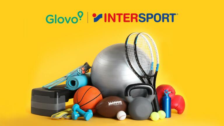 V kar 10 mestih vam je v aplikaciji Glovo na voljo tudi dostava iz 15 trgovin Intersport