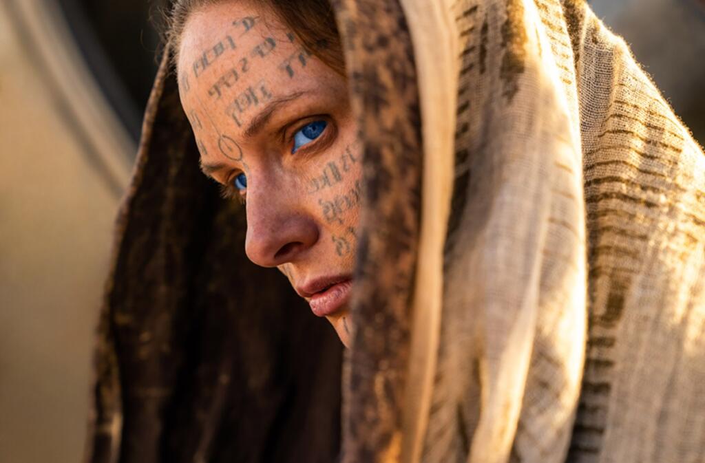 Rebecca Ferguson kot gospa Jessica v filmu Dune: Peščeni planet, 2. del