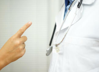 Komentar: Netimski študenti patient is angry on doctor because of medical error