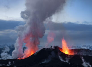 Vulkani krivi za nastanek ledene dobe? Se bo to ponovilo? Volcano eruption in Eyjafjallajokull in Iceland