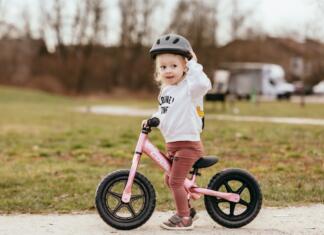 Neprecenljiv čas z malčkom na svežem zraku lahko dosežete tako poganjalec