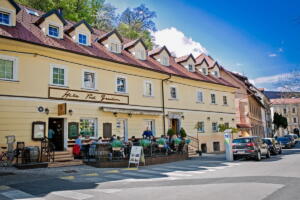 Hiša pod Gradom kot najboljša restavracija s slovensko hrano