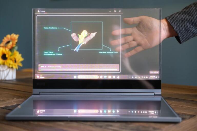 Predstavljen prozoren prenosnik, ki smo ga videli le v zf-filmih (VIDEO)