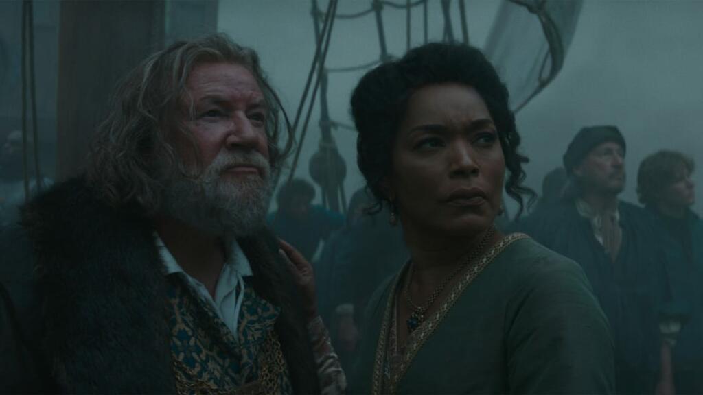 Ray Winstone in Angela Bassett v filmu Damsel