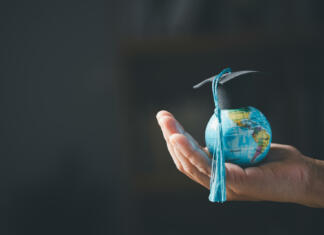 Študenti, zveza EUTOPIA vas vabi … Ideas for College, University Tuition Fees for education, investment and scholarship. Planning student loan for studying abroad for college or university degree. Future children's education fund cash.