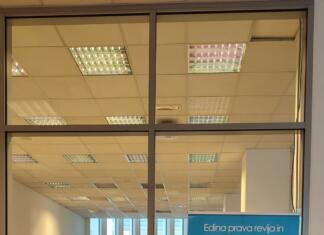 Dnevi industrijske robotike 2024 Pingvin Revija Študent na dogodku DIR