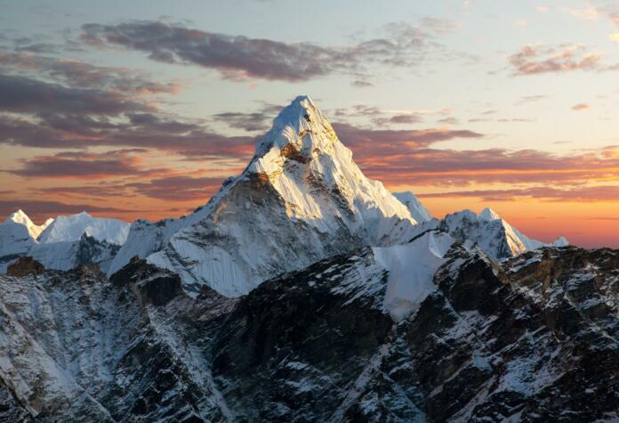 V kateri državi se nahaja mont everest