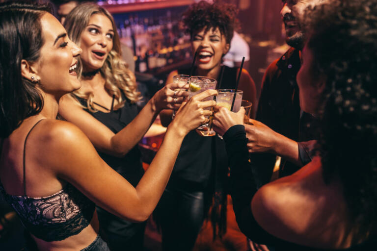 Nove ugotovitve: Alkohol je bolj nevaren za ženske