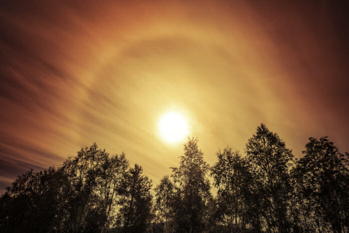 Halo light effect around the sun