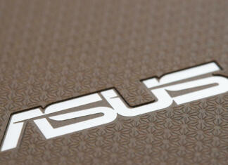 Asus spet razburja uporabnike matičnih plošč Celje, Slovenia - August 24, 2011: Asus logo on the back side of Eee Pad Transformer TF101 photographed diagonally. ASUSTek is one of the largest computer electronics manufacturer in the world. Eee Pad Transforme with Android 3.2 Honeycomb O.S. is direct competitor to Apple iPod.