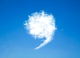 Kdaj pišemo vejico pred »in«? Cloud Creative White Cloud and Comma isolated from Sky Background - 3D illustration of symbols