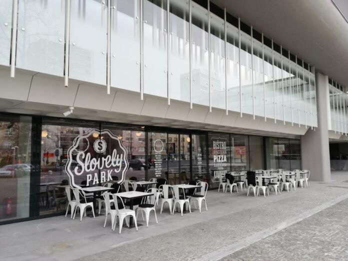 Inšpektor v Bistro Slovely