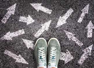 Potrudi se in izberi pravi študijski program Sneaker shoes and arrows pointing in different directions on asphalt ground, choice concept