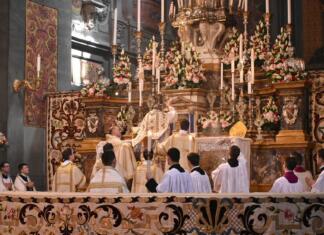 Zakaj se Vatikan boji tradicionalne latinske maše? Fotografija evharističnega obredja med tradicionalno latinsko mašo.