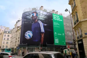 003-Samsung-Paris-2024-New-Art-OOH-Campaign-Saint-Germain