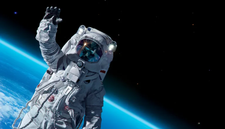 Pri 90. letih končno postal astronavt, potem, ko mu je to onemogočila politika