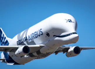 Ikonično tovorno letalo sedaj del lastne flote Getefe, Spain; 05 30 2019; Airbus Beluga XL transport plane landing at the Airbus factory in Getafe.