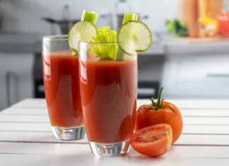 Recept za koktejl: Bloody Mary glass of fresh tomato juice
