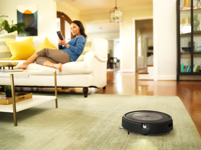 Roomba v dnevni sobi