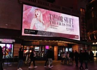 Zaradi koncerta Taylor Swift so brezdomci konkurenca oboževalcem London England UK - October 2023: Vue Cinema London - West End (Leicester Square) is advertising The cultural phenomenon "Taylor Swift: The Eras Tour" concert & musical movie in central London, UK.
Location: Leicester Square is a pedestrianised square in the West End of London, England. Cranbourn Street, London: "Taylor Swift: The Eras Tour" Concert Movie Poster, Vue Cinema London - West End (Leicester Square) Central London, West End of London, England, United Kingdom, Britain Europe...