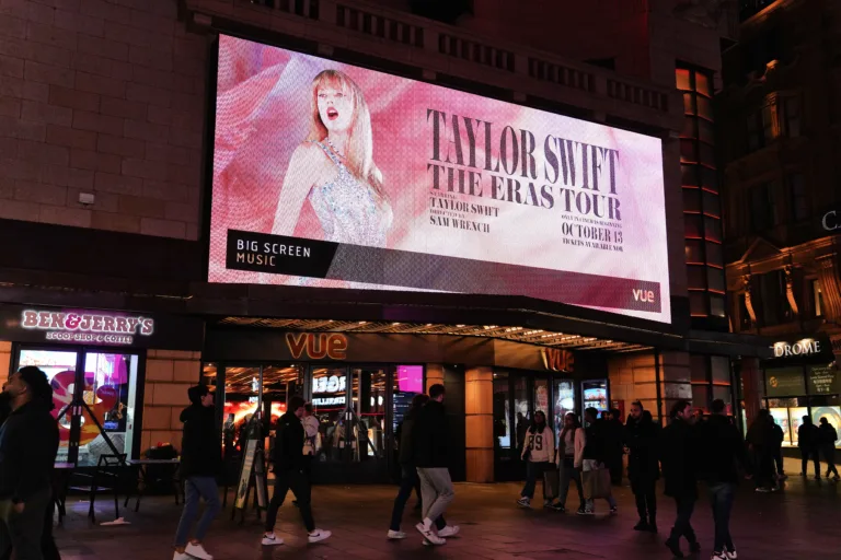 Zaradi koncerta Taylor Swift so brezdomci konkurenca oboževalcem