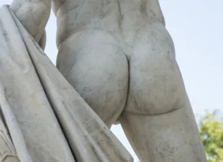 Tumblr bo dovolil goloto, seksa še ne Male buttocks sculpture stone monument close up.