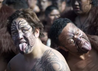 Kaj pomenijo maorski tatuji? Kaj pomenijo maorski tatuji?